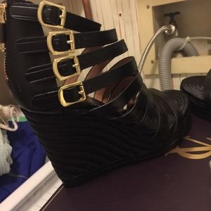 Signature Vince Camuto Wedges